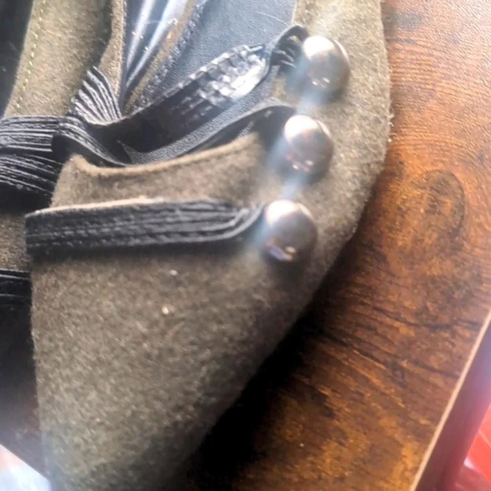 Rampage military industrial pointy toe flats green felt buckle size 8.5